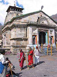 The faithful and the Temple